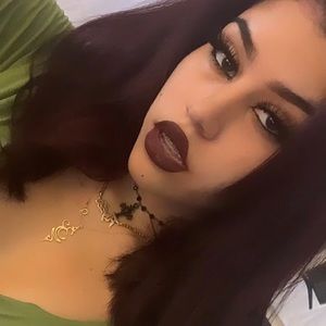 Meet your Posher, Alyssa